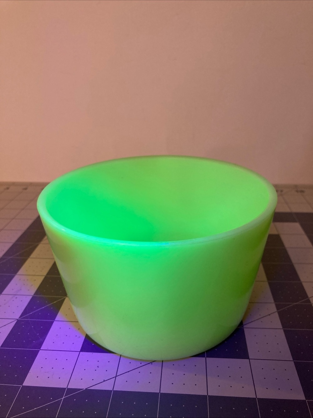 Vintage Mckee Jadeite Round Glass Refrigerator Bowl No Lid 5-3/4" Glow